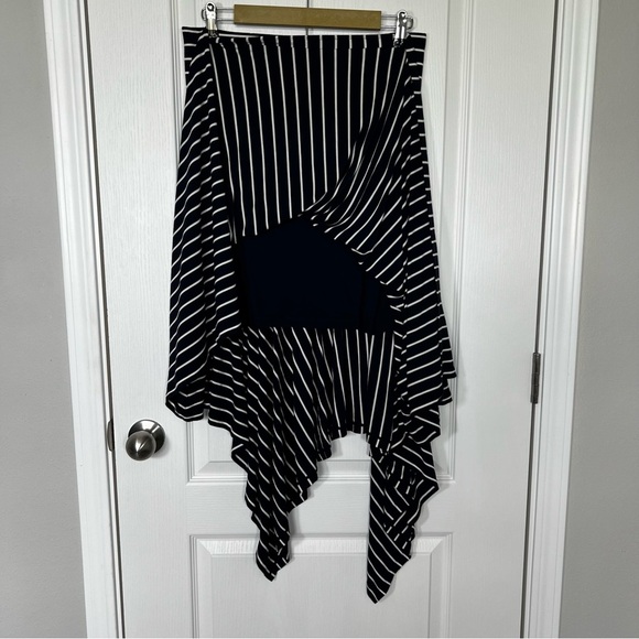 Cabi Asymmetrical Striped Twirl Skirt Navy Blue White Lined Size Medium - Picture 6 of 10